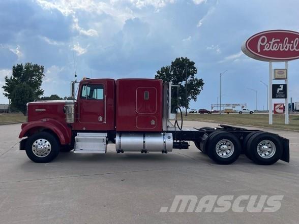 Kenworth W900B Тягачі