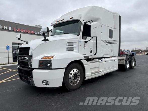Mack ANTHEM 64T Тягачі