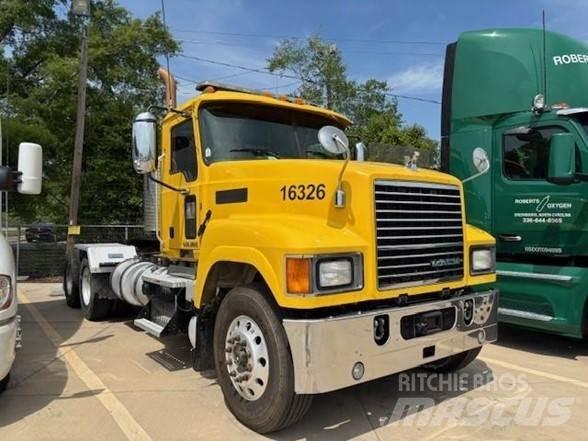 Mack PINNACLE CHU613 Тягачі