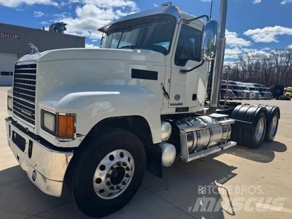 Mack PINNACLE CHU613 Тягачі