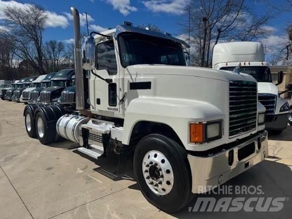 Mack PINNACLE CHU613 Тягачі