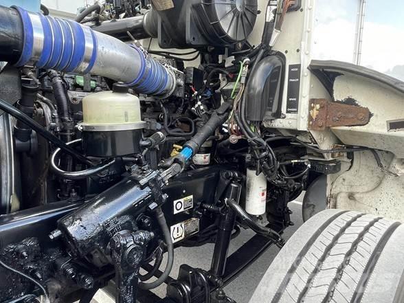Peterbilt 337 Тягачі