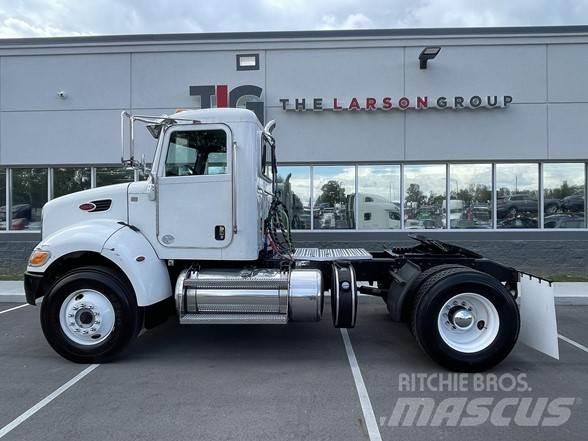 Peterbilt 337 Тягачі