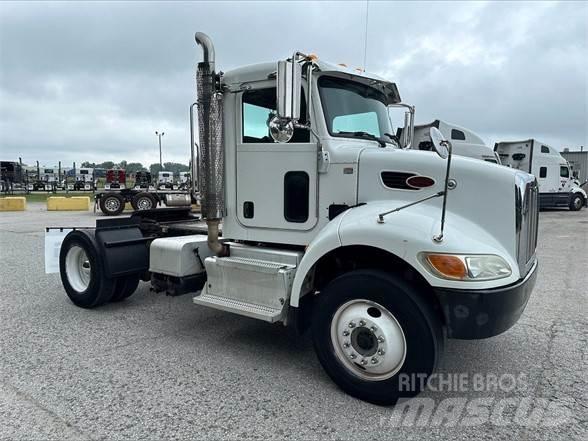 Peterbilt 337 Тягачі