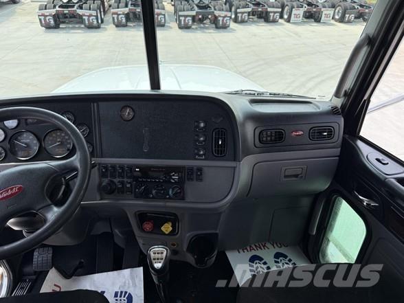 Peterbilt 367 Тягачі