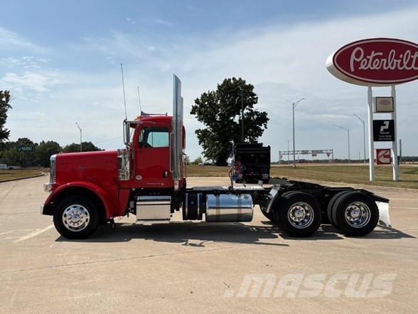 Peterbilt 389 Тягачі