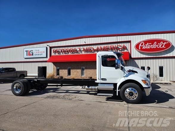 Peterbilt 536 Шасі з кабіною