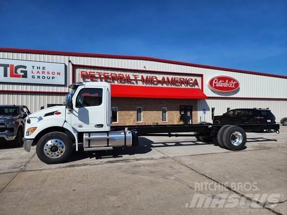 Peterbilt 536 Шасі з кабіною