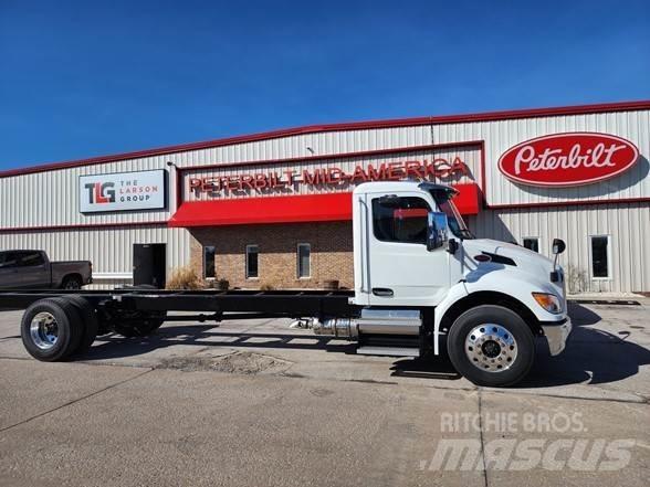 Peterbilt 536 Шасі з кабіною