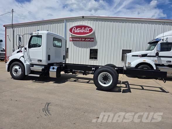 Peterbilt 536 Шасі з кабіною