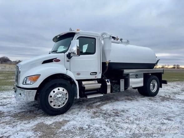 Peterbilt 536 Вантажівки-цистерни