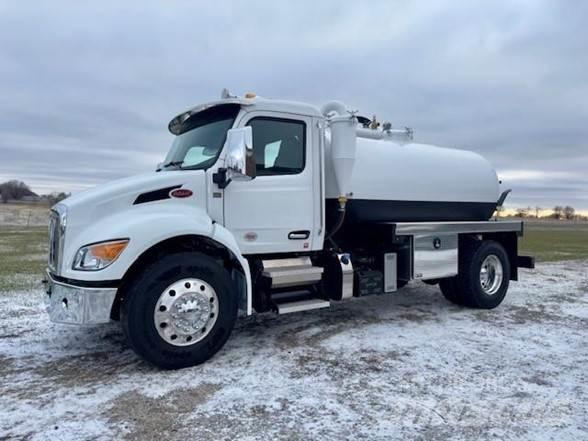 Peterbilt 536 Вантажівки-цистерни