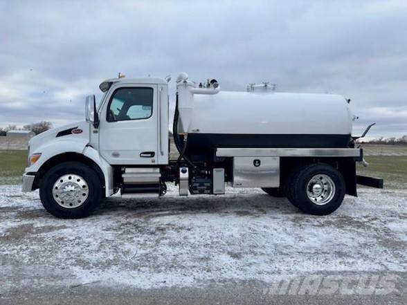 Peterbilt 536 Вантажівки-цистерни
