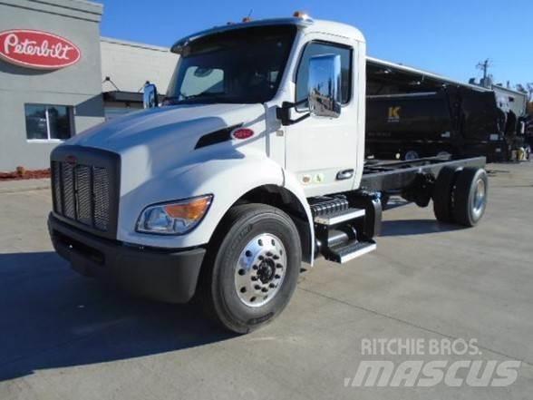 Peterbilt 536 Шасі з кабіною