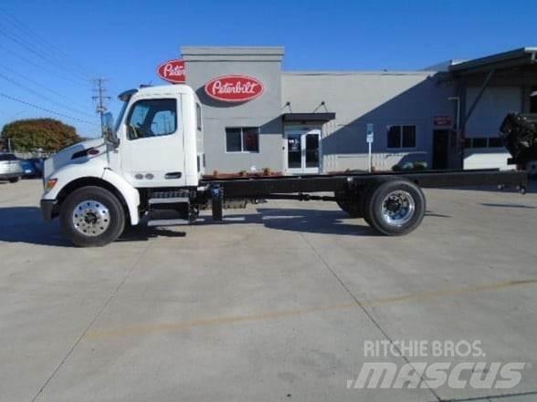 Peterbilt 536 Шасі з кабіною