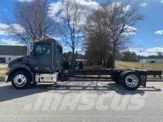 Peterbilt 536 Шасі з кабіною