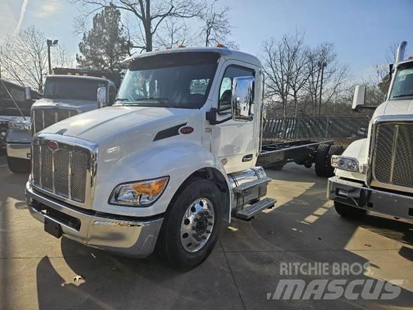 Peterbilt 536 Шасі з кабіною