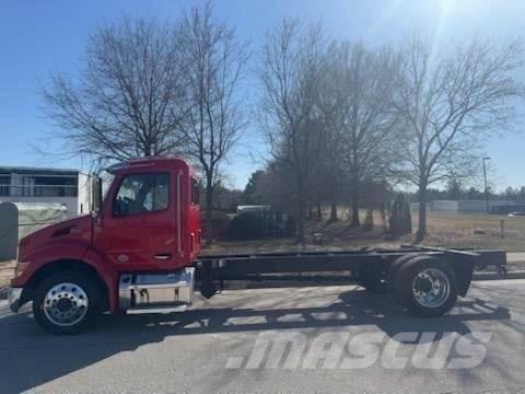 Peterbilt 536 Шасі з кабіною