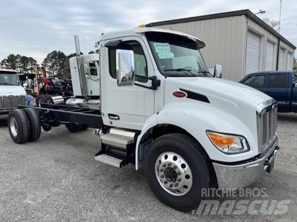 Peterbilt 536 Шасі з кабіною