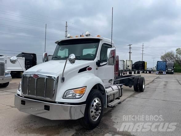 Peterbilt 536 Шасі з кабіною