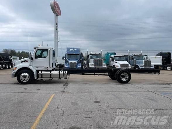 Peterbilt 536 Шасі з кабіною