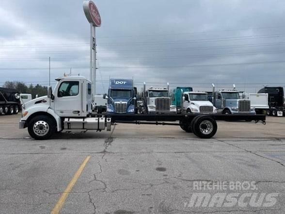 Peterbilt 536 Шасі з кабіною