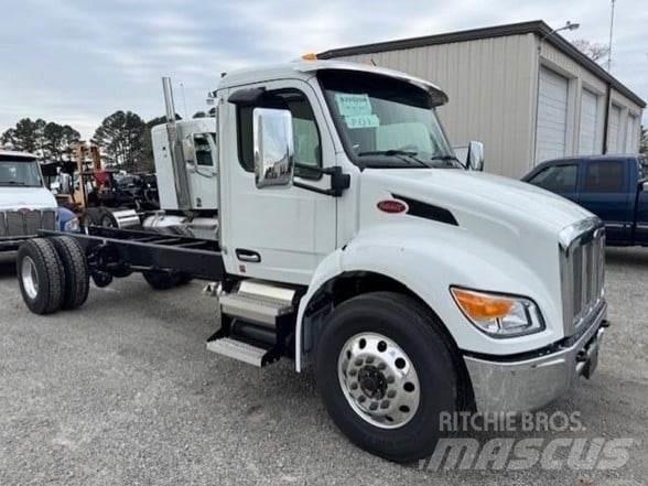 Peterbilt 537 Шасі з кабіною