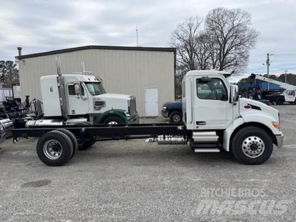 Peterbilt 537 Шасі з кабіною