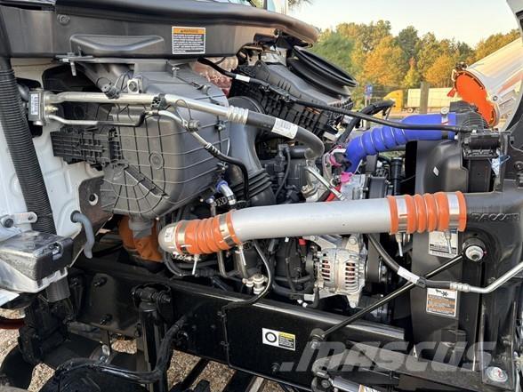 Peterbilt 537 Тягачі