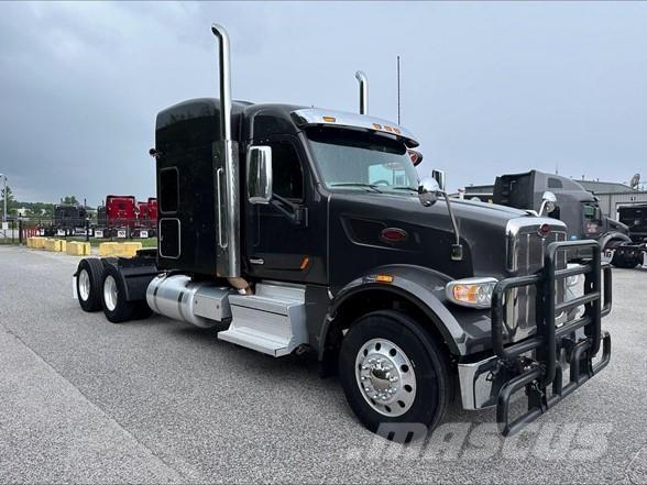 Peterbilt 567 Тягачі