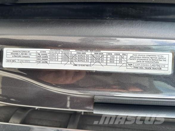 Peterbilt 567 Тягачі