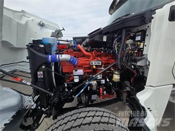 Peterbilt 567 Тягачі