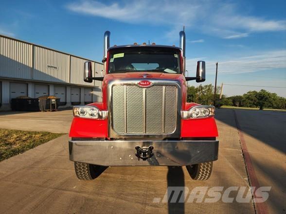 Peterbilt 567 Тягачі