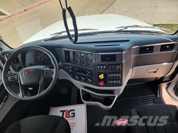 Peterbilt 567 Тягачі