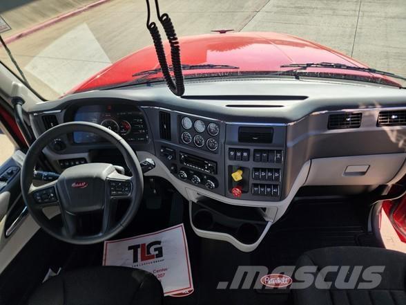 Peterbilt 567 Тягачі