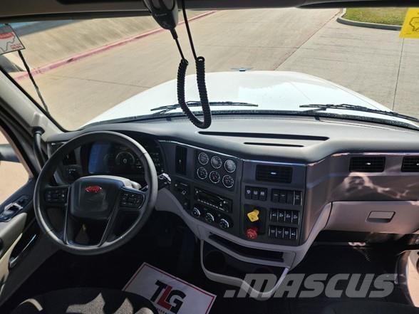 Peterbilt 567 Тягачі