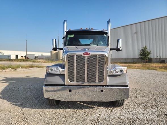 Peterbilt 567 Тягачі