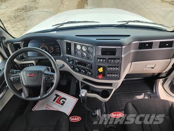 Peterbilt 567 Тягачі