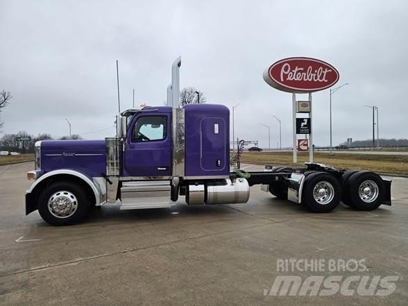 Peterbilt 589 Тягачі