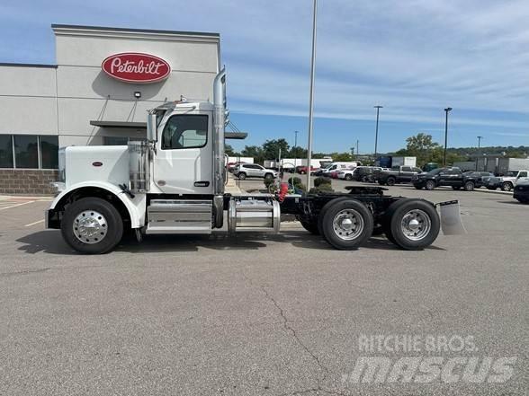 Peterbilt 589 Тягачі