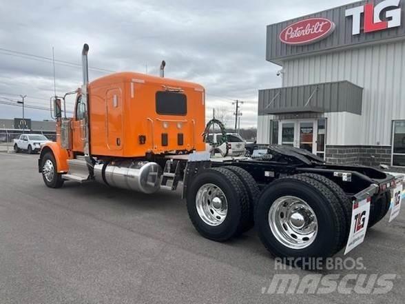 Peterbilt 589 Тягачі