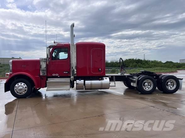 Peterbilt 589 Тягачі