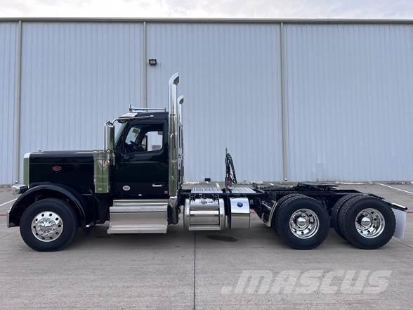 Peterbilt 589 Тягачі