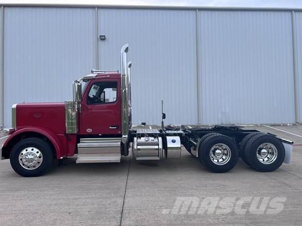 Peterbilt 589 Тягачі