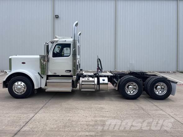 Peterbilt 589 Тягачі