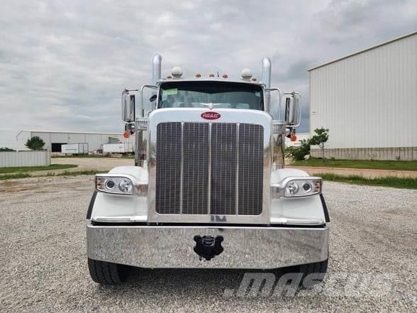 Peterbilt 589 Тягачі