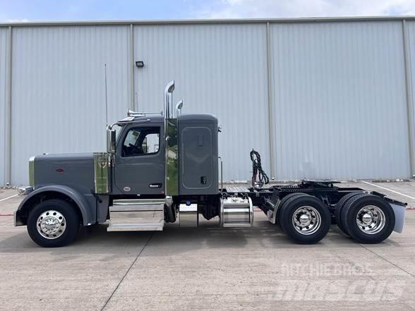 Peterbilt 589 Тягачі
