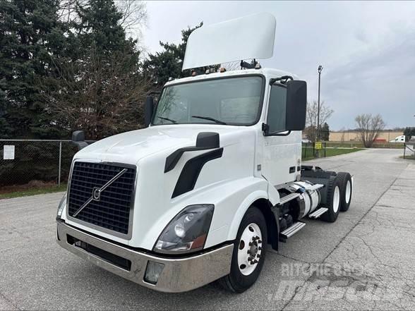 Volvo VNL42T300 Тягачі