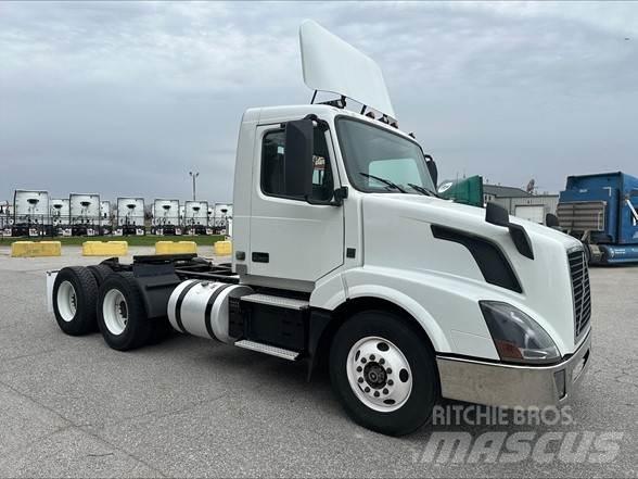 Volvo VNL42T300 Тягачі