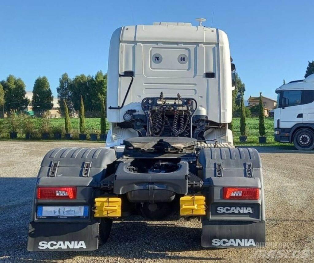 Scania R450 Тягачі